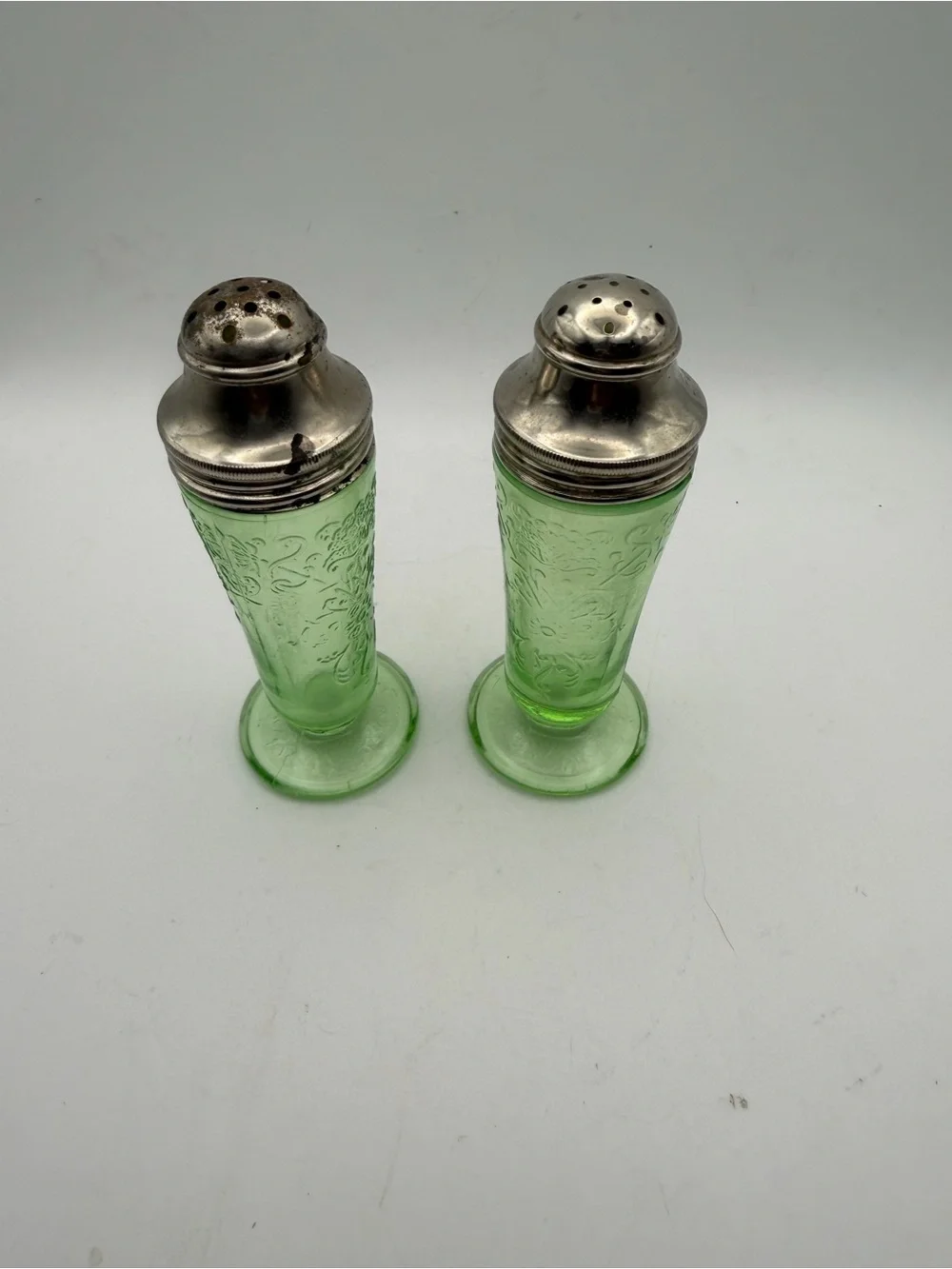 VTG 30's Hazel -Atlas uranium/depression, glass salt and pepper shaker.